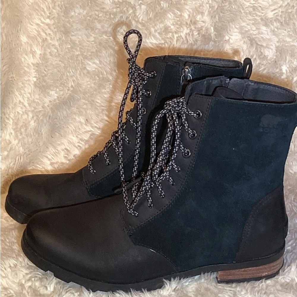 Sorel Emilie Short black leather Lace Boot size 10